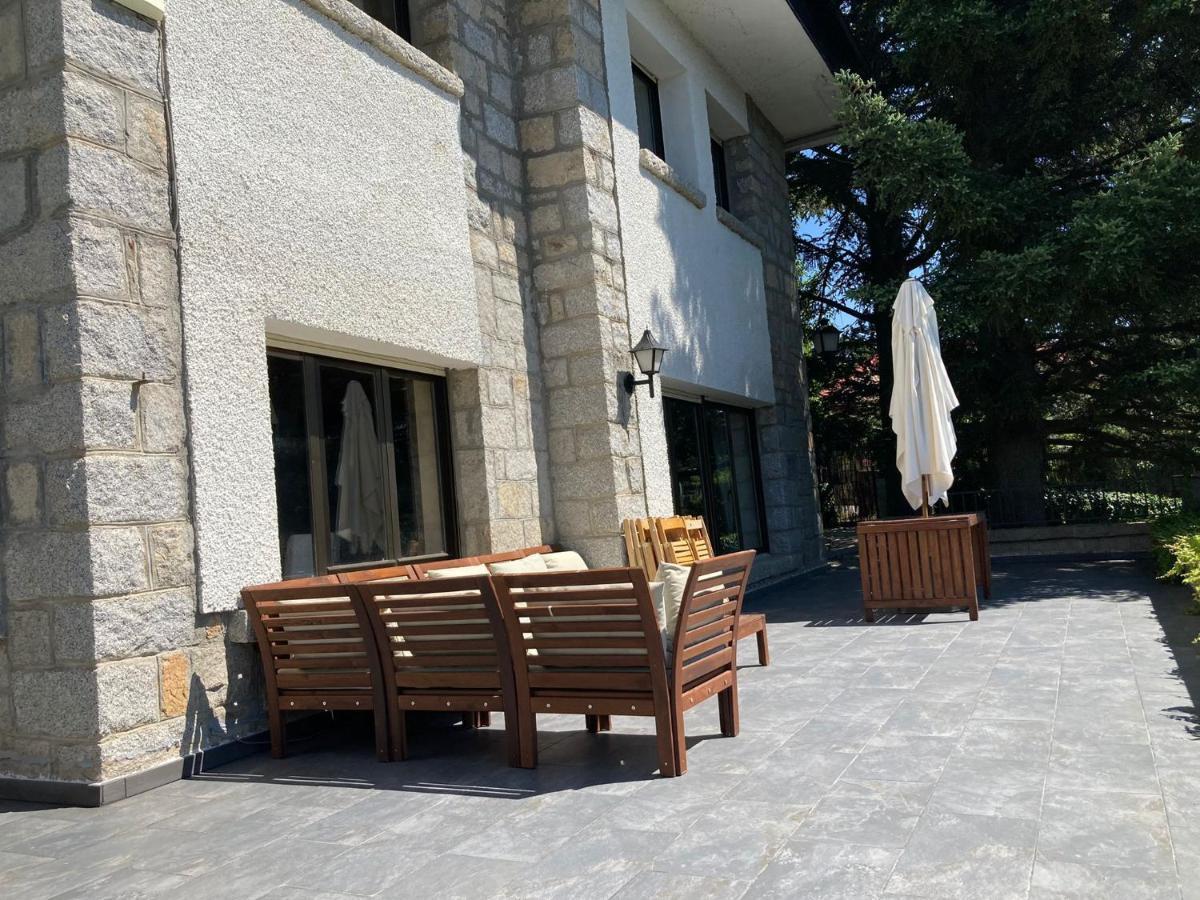 Los Cedros, Gran Chalet Con Piscina Y Apartamento En Navacerrada Villa Kültér fotó