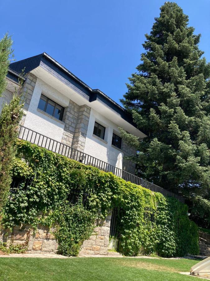 Los Cedros, Gran Chalet Con Piscina Y Apartamento En Navacerrada Villa Kültér fotó