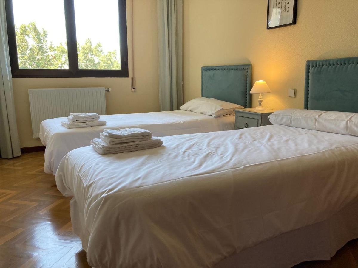 Los Cedros, Gran Chalet Con Piscina Y Apartamento En Navacerrada Kültér fotó