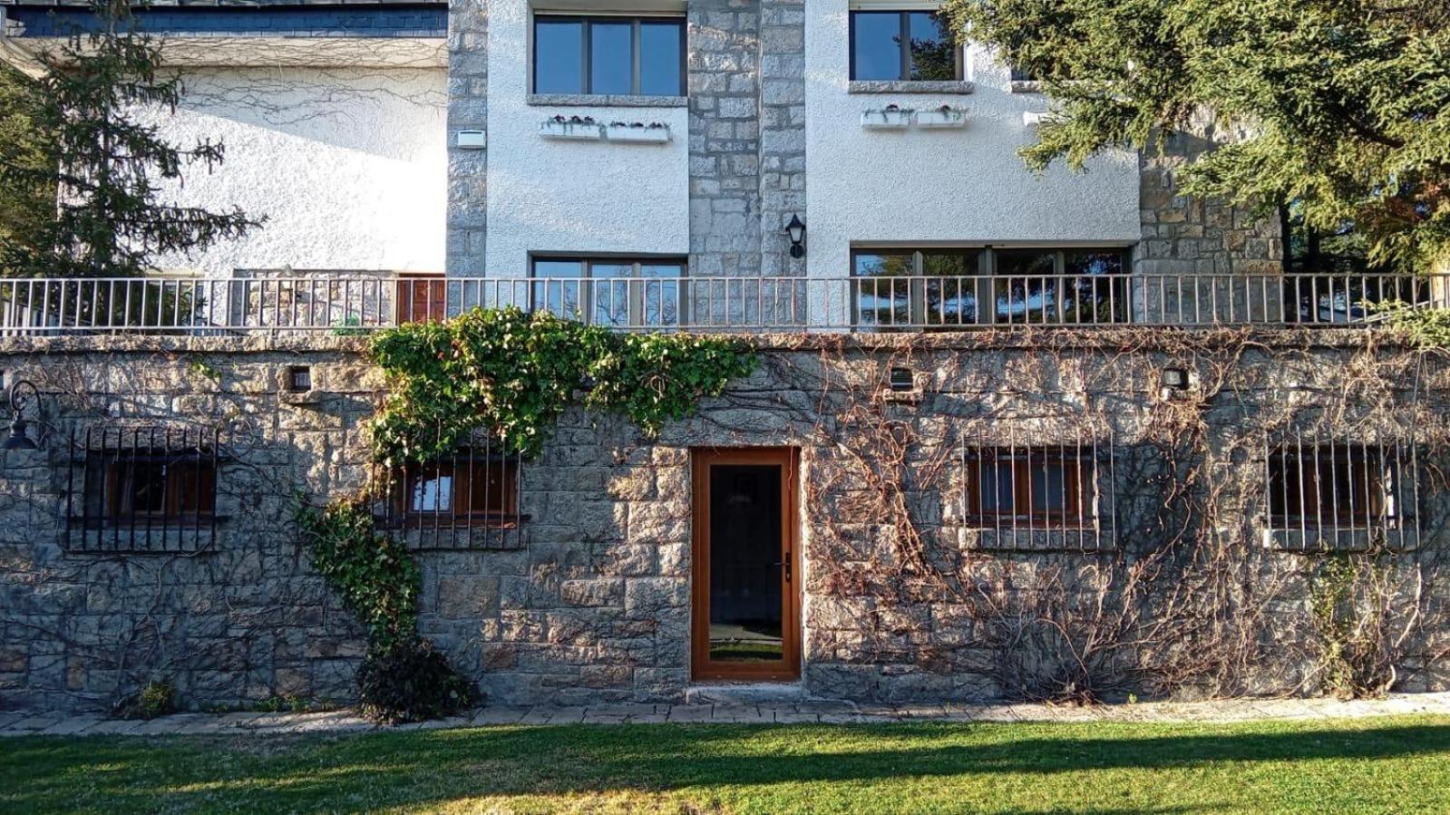 Los Cedros, Gran Chalet Con Piscina Y Apartamento En Navacerrada Villa Kültér fotó